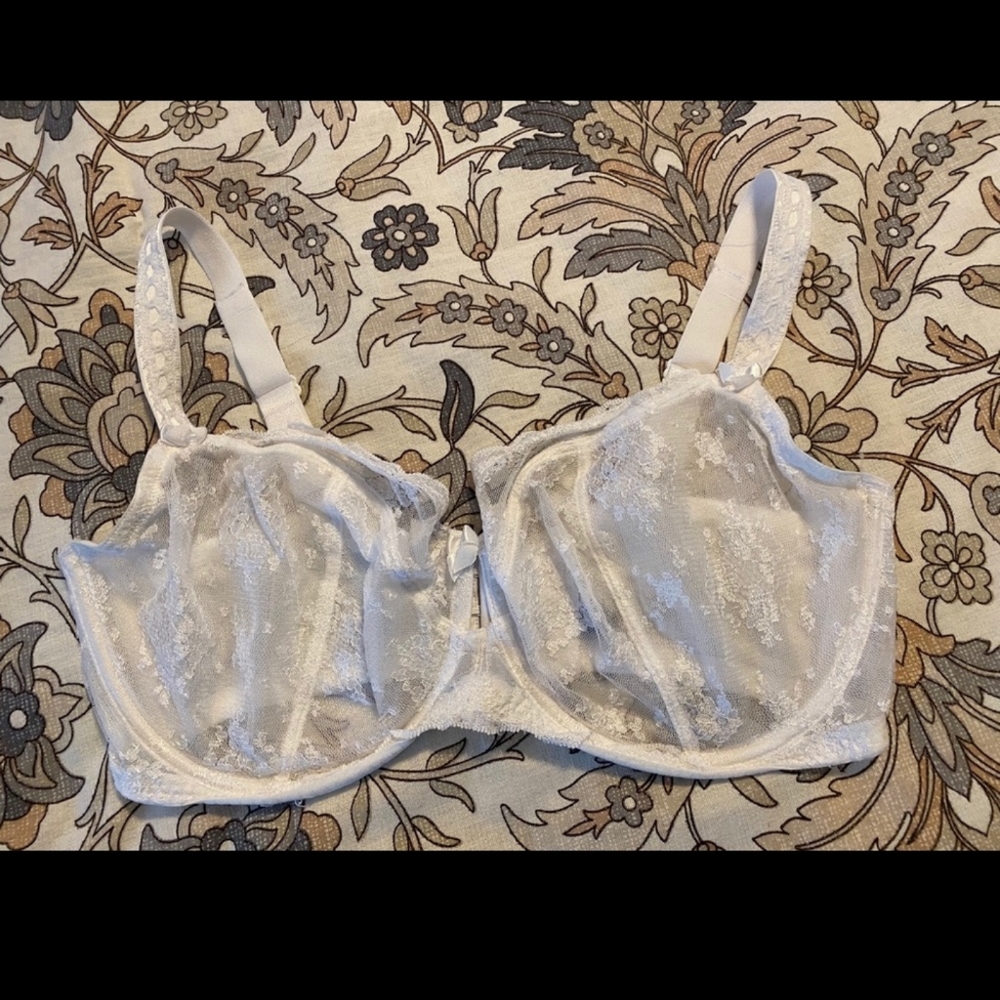 White lace adore me bra
